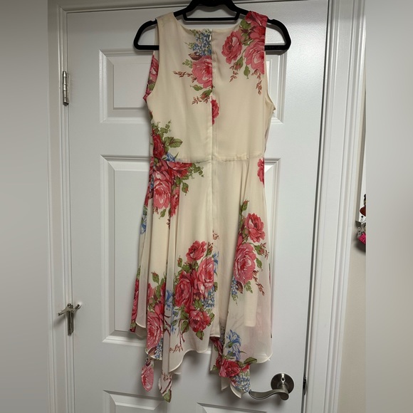 Betsey Johnson sleeveless floral chiffon handkerchief dress size 6 - Picture 2 of 4